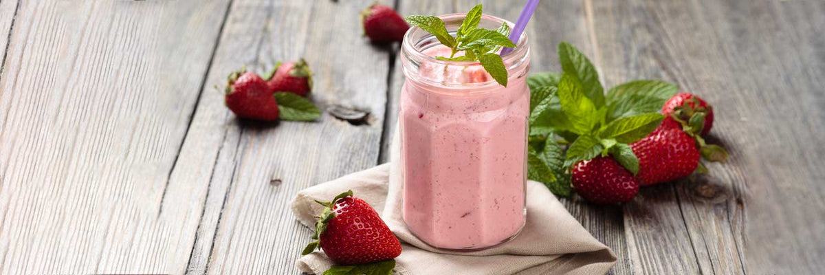 Erdbeer_Mandel_Proteinshake_1500_500px-1