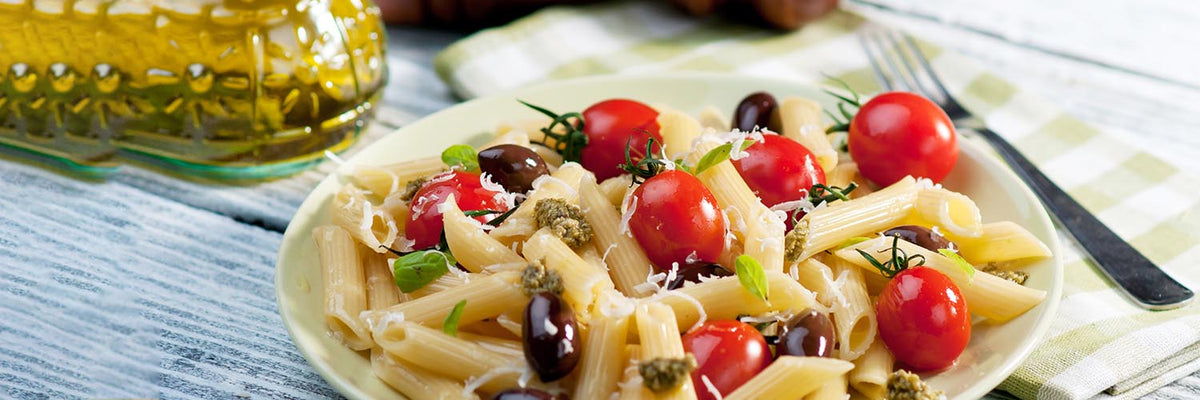 Pasta with fresh tomatoes and olives