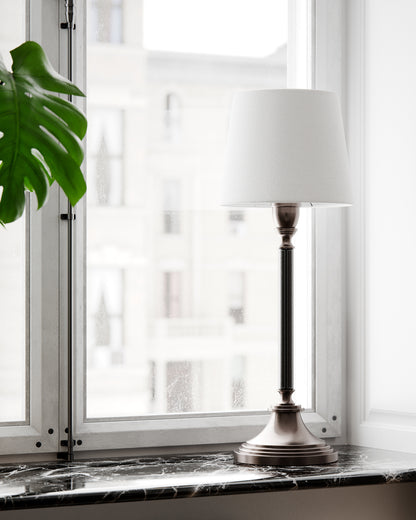 Dinant bordslampa med vit skärm