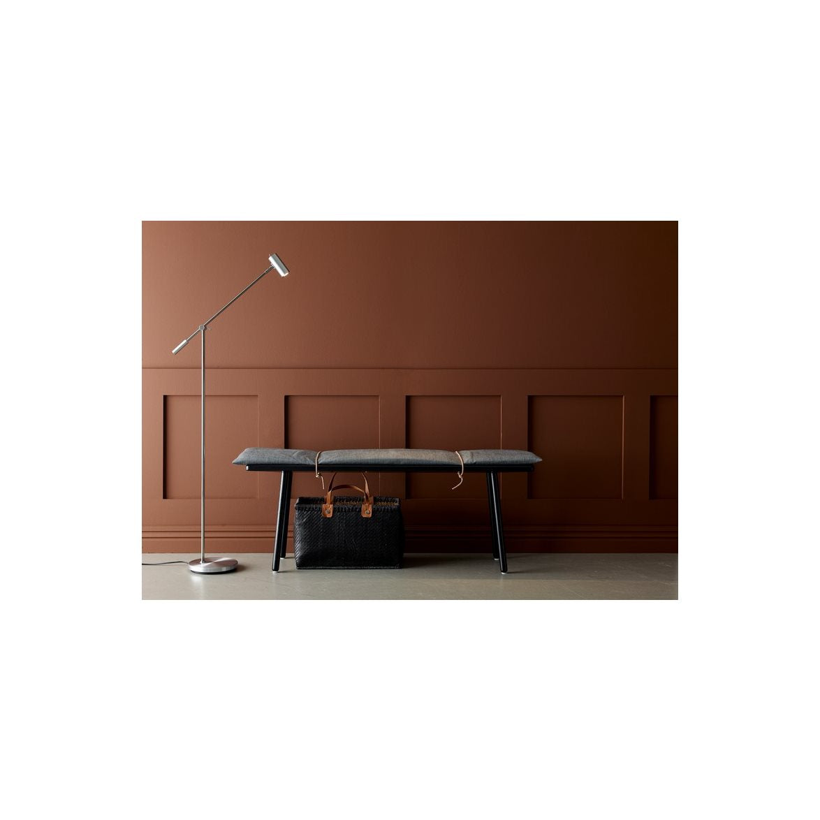 Cato golvlampa aluminium dimbar
