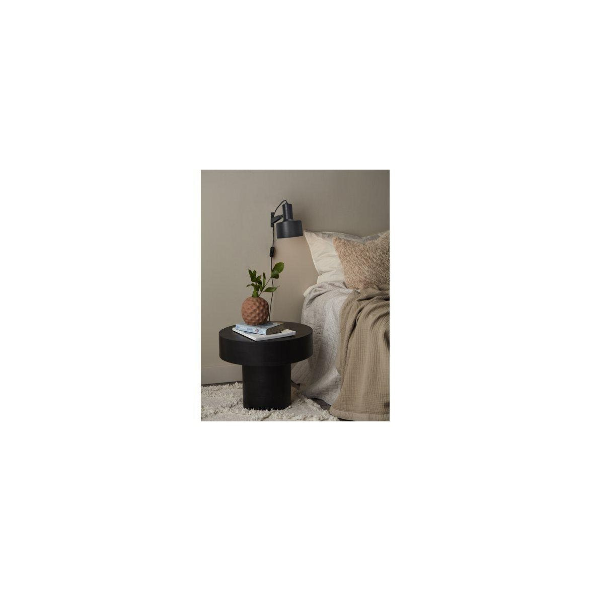 Solo vägglampa matt svart