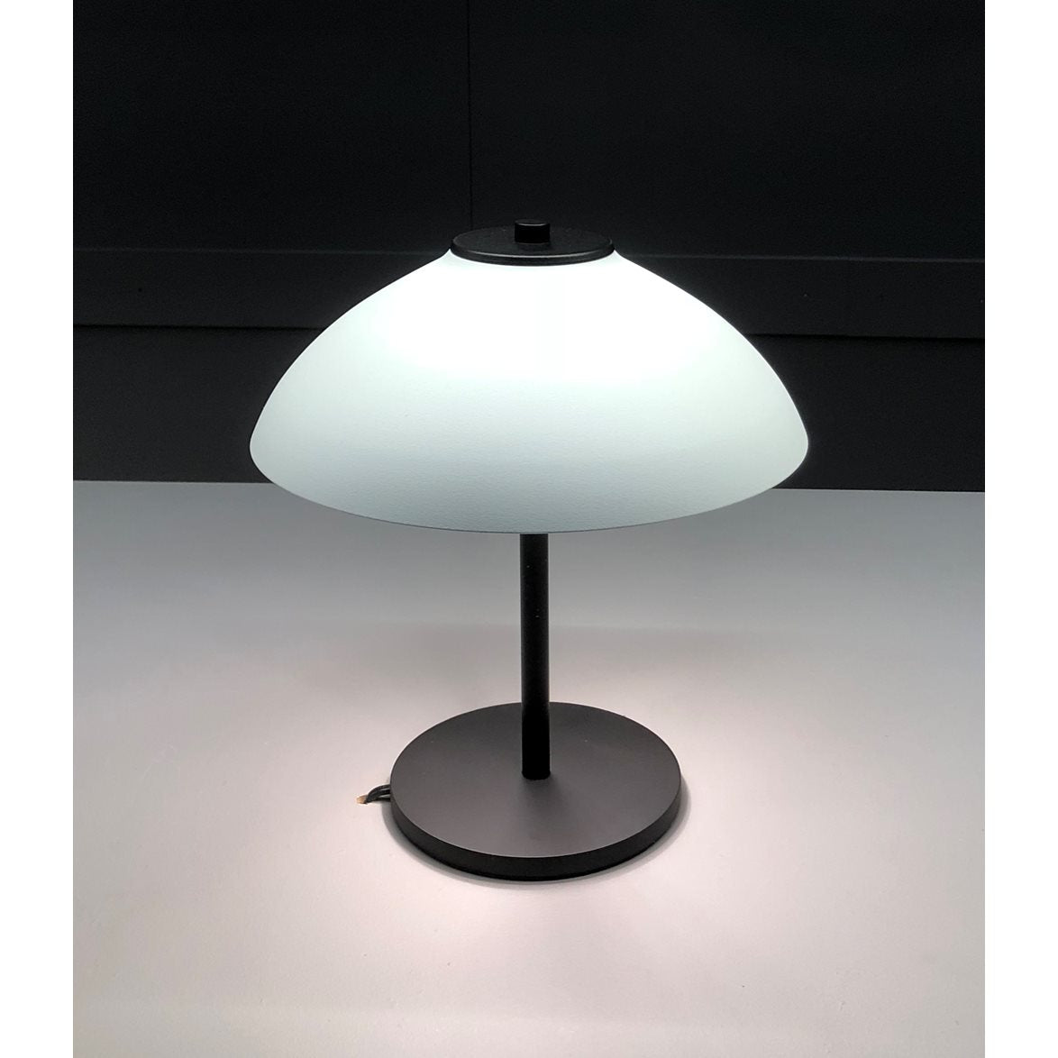 VALI bordslampa svart/vit